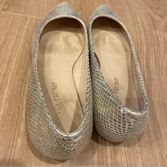 Ivanka Trump ItChic4 Metallic Snakeskin Pointed Flats - Picture 6 of 10